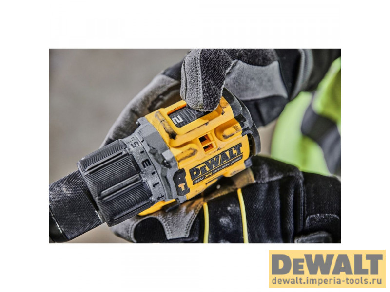 Аккумуляторная ударная бесщеточная дрель-шуруповерт DeWALT, 18 В, 2000 об/мин, 34000 уд/мин, с 2 АКБ 5 Ач и ЗУ, в кейсе TSTAK, DCD805P2T