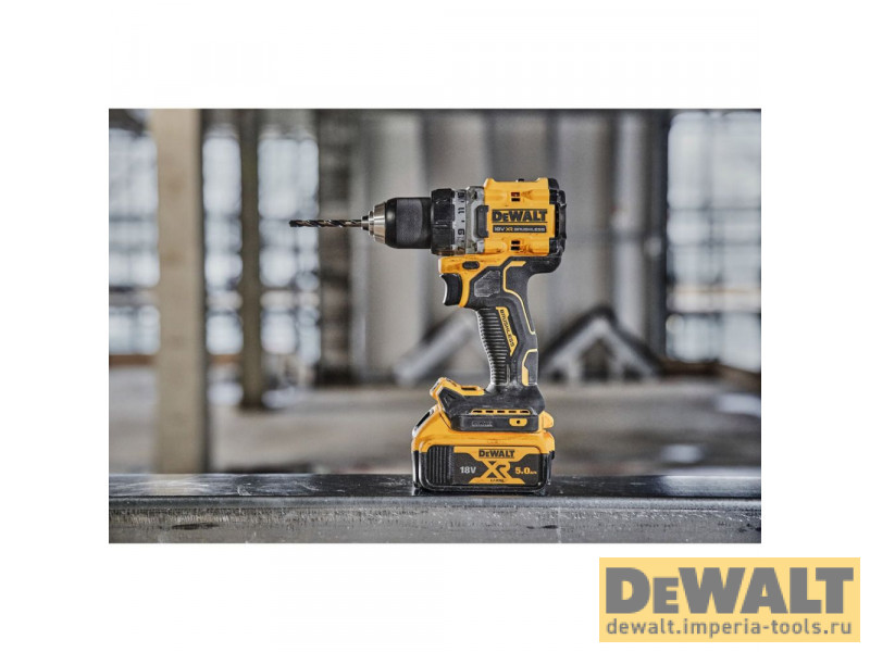 Аккумуляторная безударная бесщеточная дрель-шуруповерт DeWALT DCD800P2T, 18 В Аккумуляторная безударная бесщеточная дрель-шуруповерт DeWALT DCD800P2T, 18 В