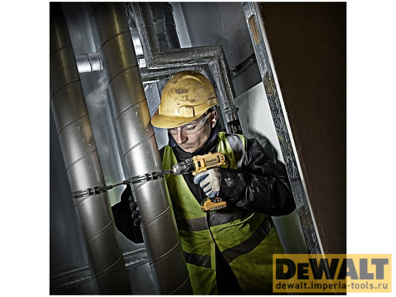 Аккумуляторная безударная дрель-шуруповерт DeWALT DCD710D2, 180 Вт, 10.8 (12) В, XR Аккумуляторная безударная дрель-шуруповерт DeWALT DCD710D2, 180 Вт, 10.8 (12) В, XR