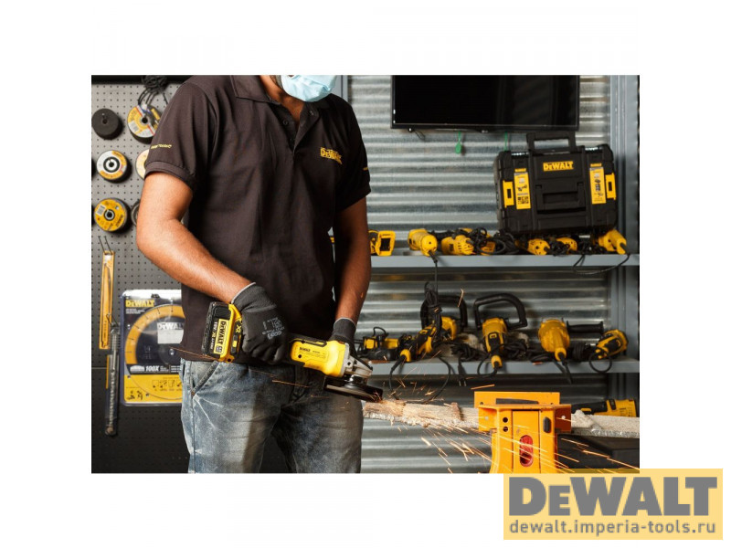 Аккумуляторная бесщеточная угловая шлифмашина DeWALT, 18 В, 125 мм, 9000 об/мин, чемодан, с 2 АКБ 5 Ач и ЗУ, в кейсе TSTAK, DCG405P2 Аккумуляторная бесщеточная угловая шлифмашина DeWALT, 18 В, 125 мм, 9000 об/мин, чемодан, с 2 АКБ 5 Ач и ЗУ, в кейсе TSTAK, DCG405P2