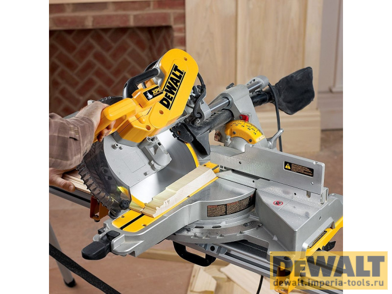 Торцовочная пила DeWALT, 1675 Вт, 305 мм, 3800 об/мин, DWS780 Торцовочная пила DeWALT, 1675 Вт, 305 мм, 3800 об/мин, DWS780