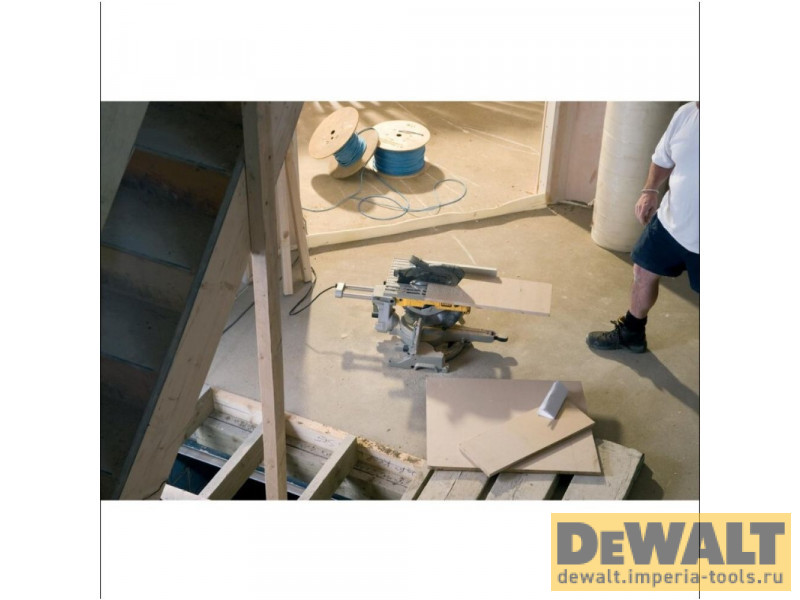 Комбинированная торцовочная пила DeWALT D27111, 1500 Вт, 3000 об/мин