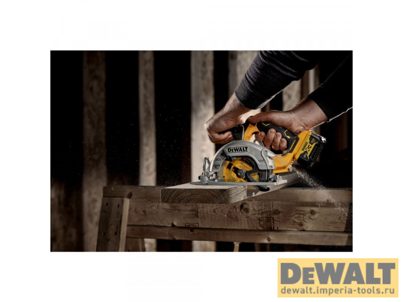 Аккумуляторная дисковая пила DEWALT DCS512P2, 12 В, 140 мм, 3600 об/мин, с 2 АКБ 5 Ач и ЗУ, в кейсе TSTAK (DCS512P2-QW) Аккумуляторная дисковая пила DEWALT DCS512P2, 12 В, 140 мм, 3600 об/мин, с 2 АКБ 5 Ач и ЗУ, в кейсе TSTAK (DCS512P2-QW)