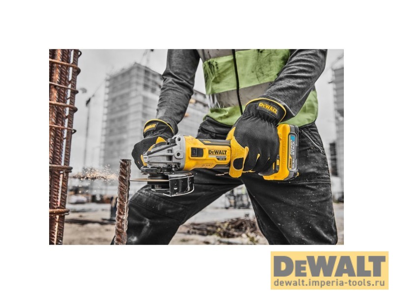 Набор DEWALT DCK422P3T, 18 В: дрель DCD796 + шуруповерт DCF887 + УШМ DCG405 + перфоратор DCH273, с 3 АКБ 5 Ач и ЗУ, в 2 кейсах