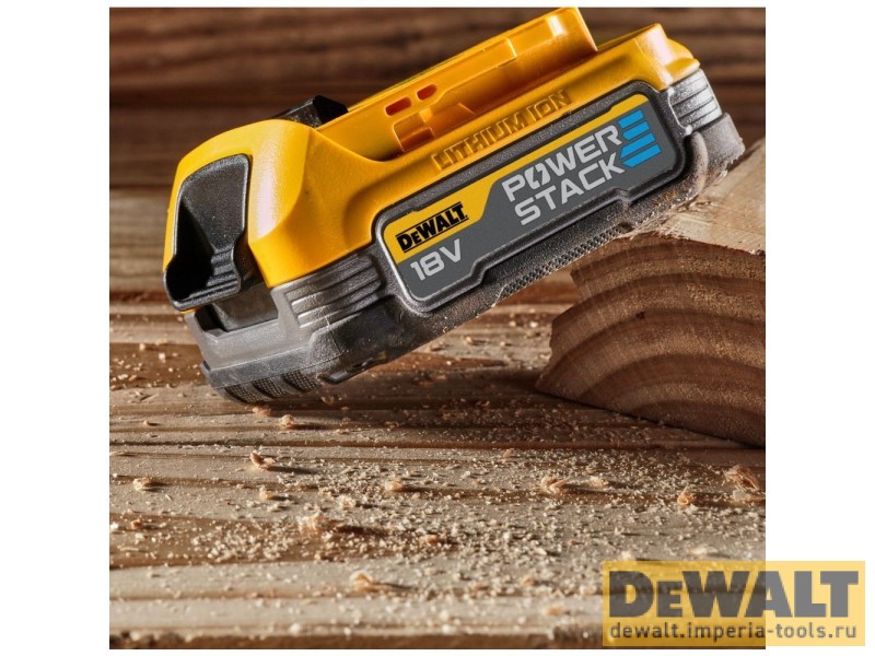 Набор аккумуляторов и зарядного устройства DeWALT DCB1102E2