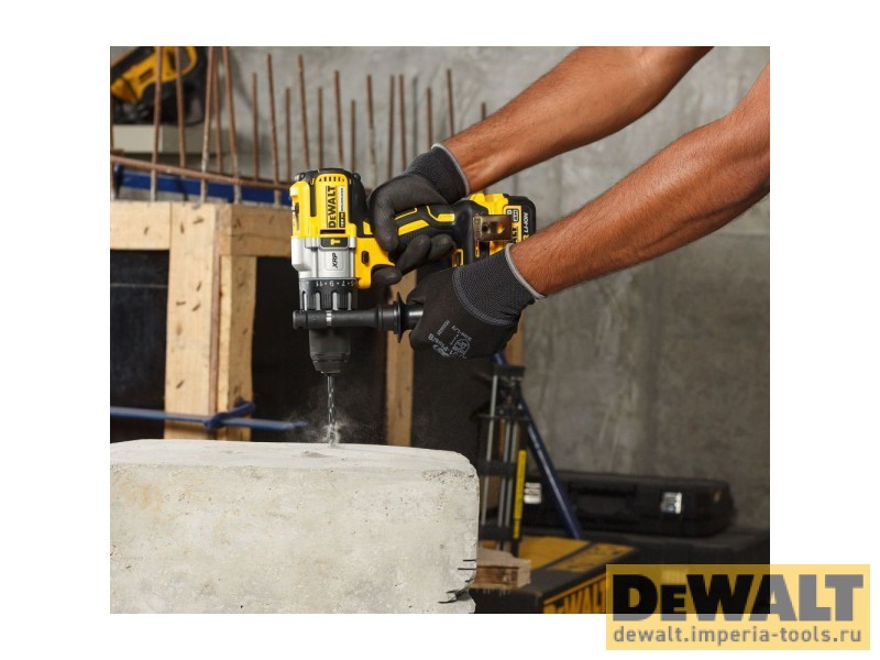 Аккумуляторная дрель-шуруповерт DeWALT DCD996P3, 18 В, с 3 АКБ 5 Ач и ЗУ, в кейсе TSTAK