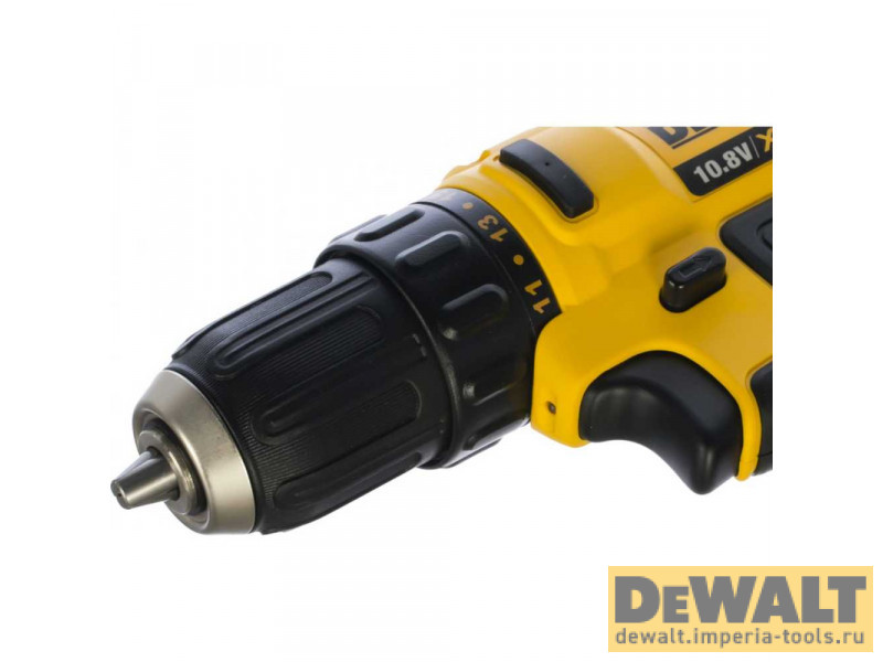 Аккумуляторная компактная безударная дрель-шуруповерт DeWALT DCD710C2, 180 Вт, 10.8 (12) В, XR