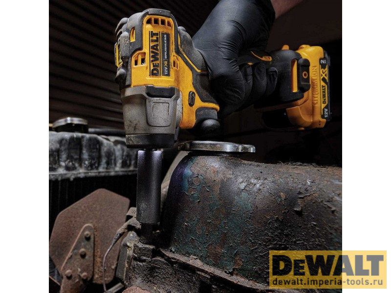 Аккумуляторный компактный импульсный гайковерт DeWALT DCF902D2, 10.8 (12) В, 2 Ач, кейс