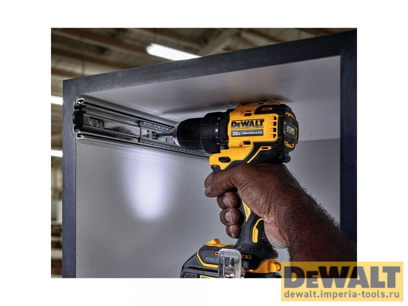 Аккумуляторная бесщеточная дрель-шуруповерт DeWALT, 18 В, 1650 об/мин, с 2 АКБ 5 Ач и ЗУ, в кейсе TSTAK, DCD708P2T Аккумуляторная бесщеточная дрель-шуруповерт DeWALT, 18 В, 1650 об/мин, с 2 АКБ 5 Ач и ЗУ, в кейсе TSTAK, DCD708P2T
