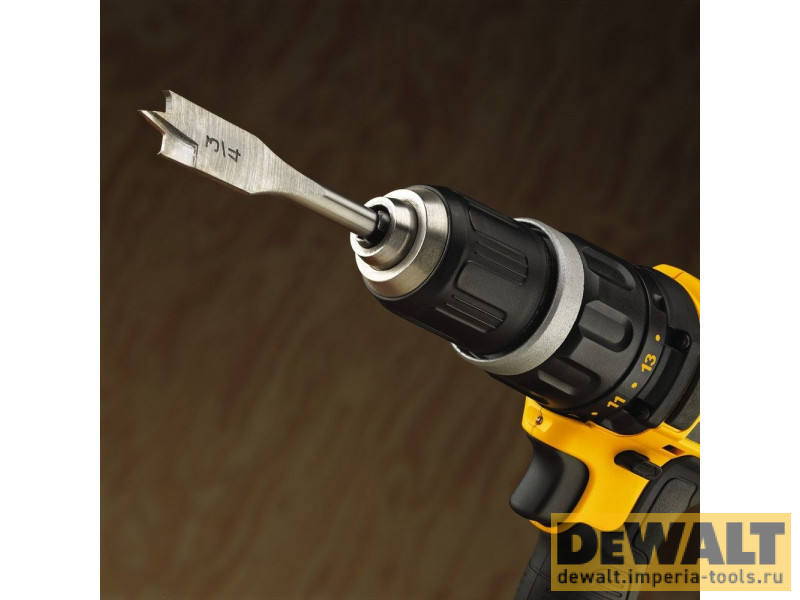 Аккумуляторная безударная дрель-шуруповерт DeWALT DCD780C2, 18 В, XR