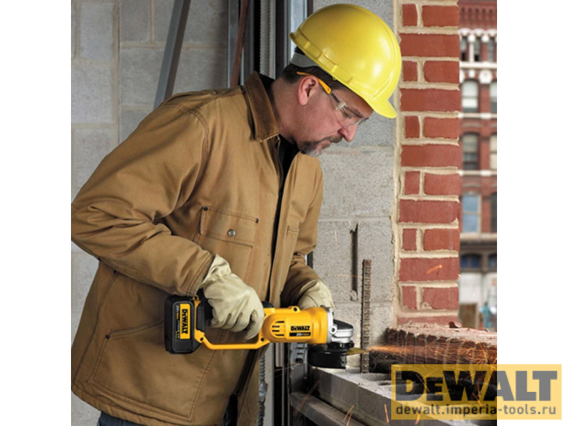 Аккумуляторная углошлифовальная машина DeWALT DCG412M2, 125 мм, 18 В, XR 2 АКБ по 4 Ач и ЗУ в комплекте Аккумуляторная углошлифовальная машина DeWALT DCG412M2, 125 мм, 18 В, XR 2 АКБ по 4 Ач и ЗУ в комплекте