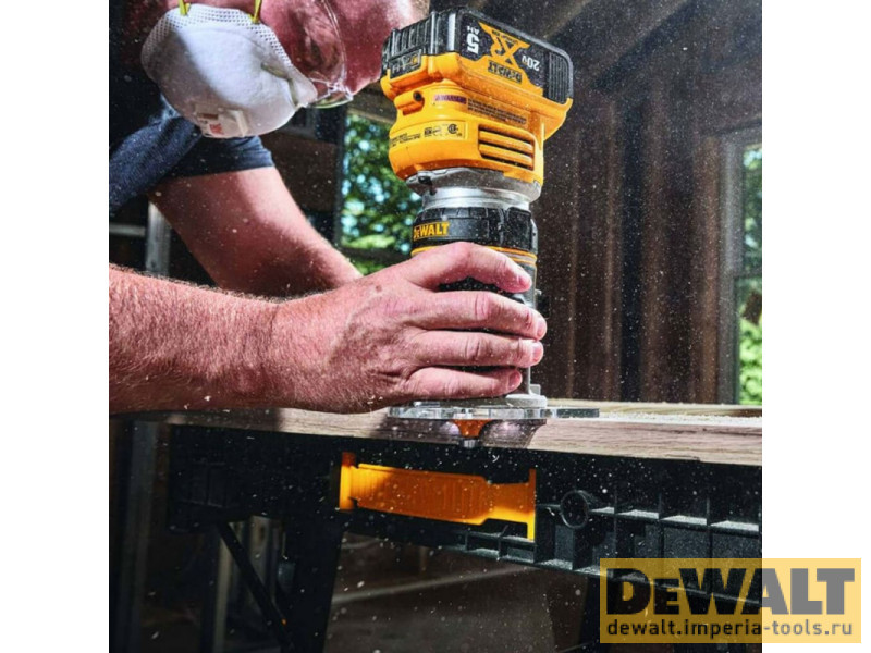 Аккумуляторный комбинированный фрезер DeWALT DCW604N Аккумуляторный комбинированный фрезер DeWALT DCW604N