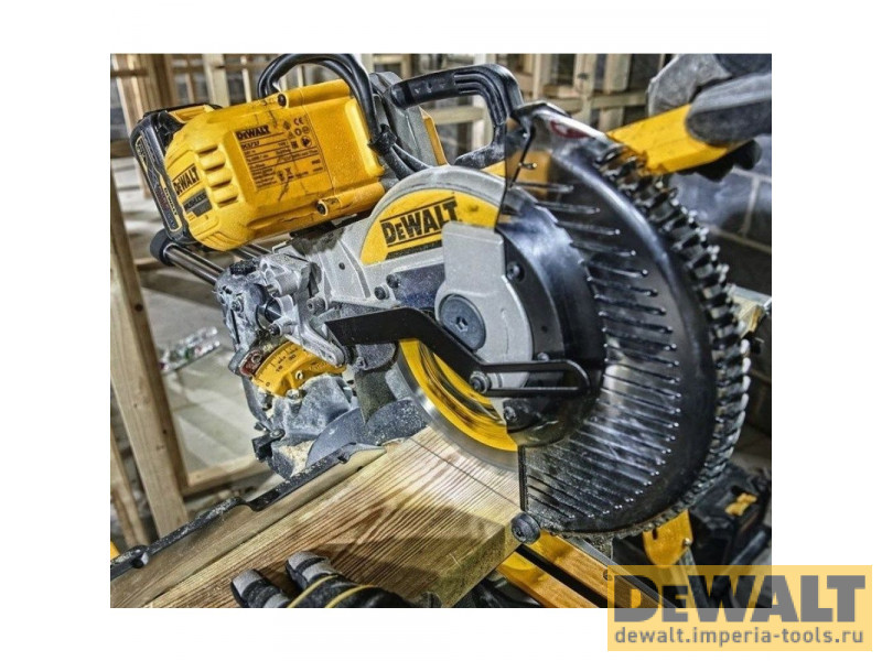Аккумуляторная торцовочная пила DeWALT FLEXVOLT DCS727N, 54В, XR, 4300 об/мин Аккумуляторная торцовочная пила DeWALT FLEXVOLT DCS727N, 54В, XR, 4300 об/мин