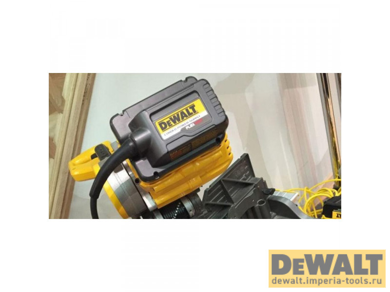 Сетевой адаптер DeWALT, для подключения аккумуляторной пилы DHS780N к электросети, DCB500