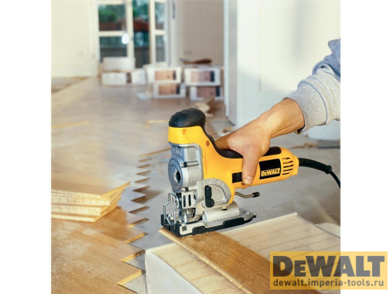 Лобзик с корпусной рукояткой DeWALT DW333K, 701 Вт Лобзик с корпусной рукояткой DeWALT DW333K, 701 Вт