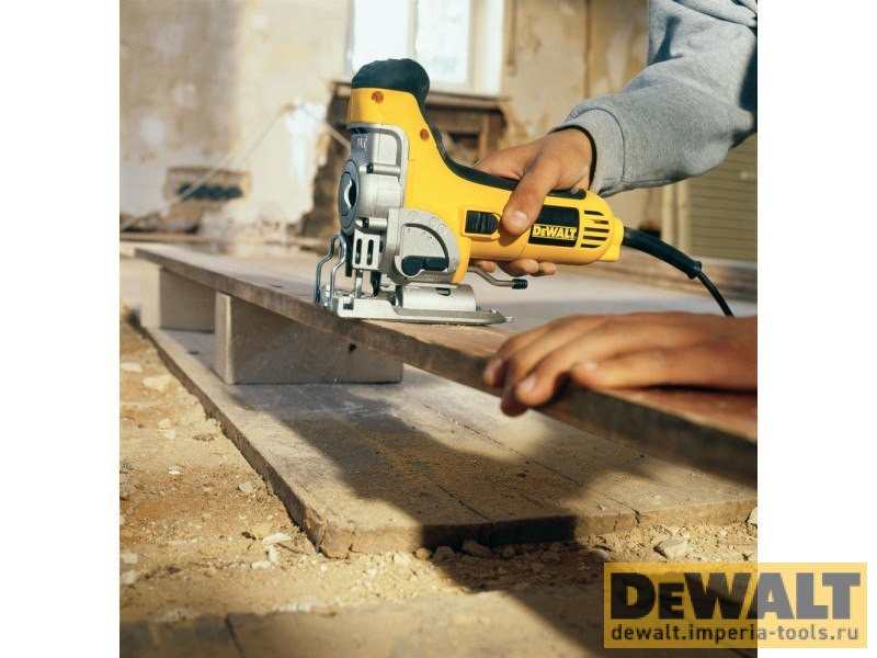 Лобзик с корпусной рукояткой DeWALT DW333K, 701 Вт Лобзик с корпусной рукояткой DeWALT DW333K, 701 Вт
