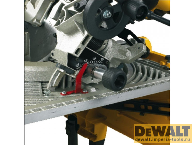 Комбинированная торцовочная-распиловочная пила DeWALT D27107, 2000 Вт, 2850 об/мин Комбинированная торцовочная-распиловочная пила DeWALT D27107, 2000 Вт, 2850 об/мин