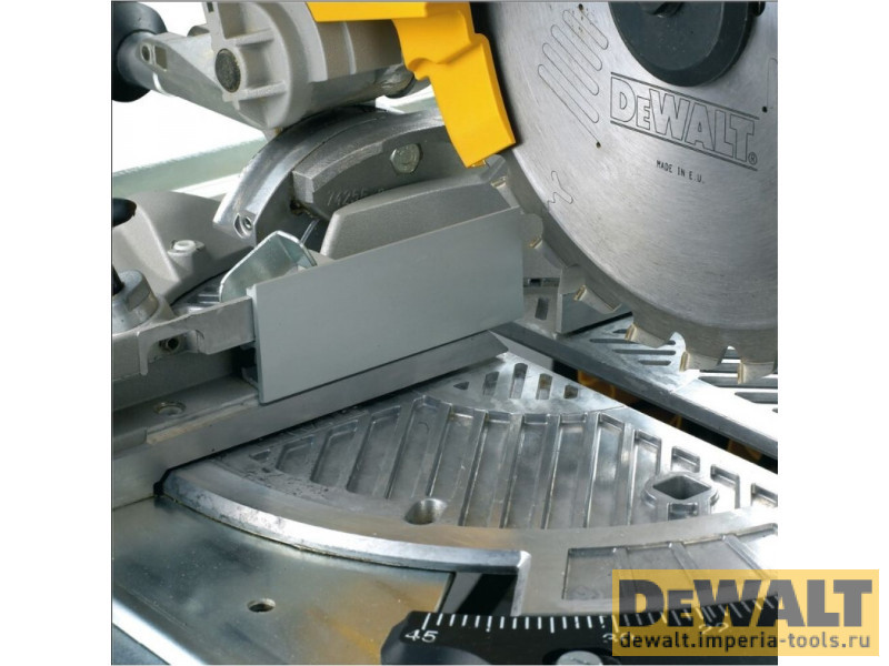 Комбинированная торцовочная-распиловочная пила DeWALT DW743N, 2000 Вт, 2850 об/мин Комбинированная торцовочная-распиловочная пила DeWALT DW743N, 2000 Вт, 2850 об/мин