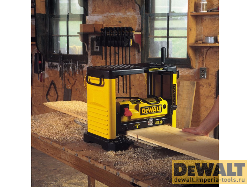 Рейсмусовый станок DeWALT DW733 (Type 2), 1800 Вт Рейсмусовый станок DeWALT DW733 (Type 2), 1800 Вт