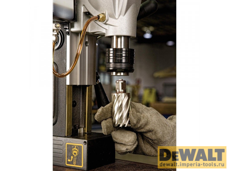 Сверлильный станок на магнитной подошве DeWALT DWE1622K, 1200 Вт Сверлильный станок на магнитной подошве DeWALT DWE1622K, 1200 Вт