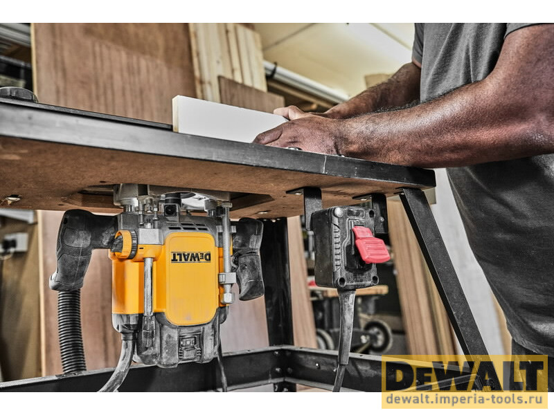 Фрезер двуручный DeWALT DWE627KT Фрезер двуручный DeWALT DWE627KT